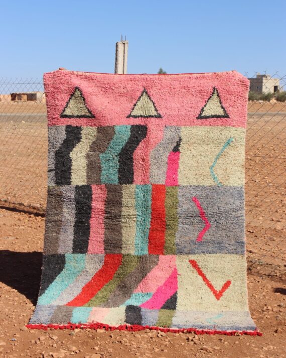 Bold Contemporary Abstract Rug with striking abstract patterns