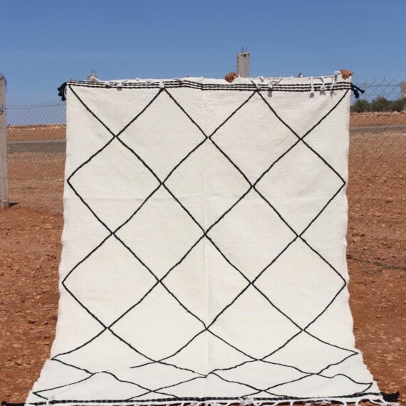 Contemporary Kilim Rug with geometric patterns and handwoven craftsmanship
