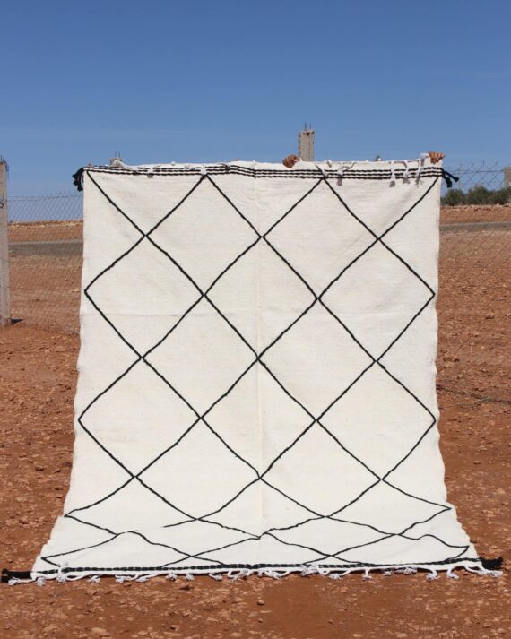 Contemporary Kilim Rug with geometric patterns and handwoven craftsmanship