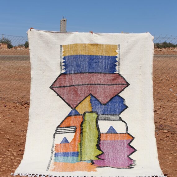Minimalist Colorful Kilim Rug with subtle and vibrant patterns and handwoven craftsmanship