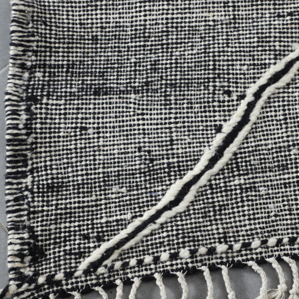 Classic Moroccan Zanafi Kilim with Diamond Pattern - Image 3