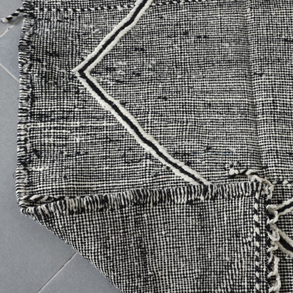 Classic Moroccan Zanafi Kilim with Diamond Pattern - Image 5