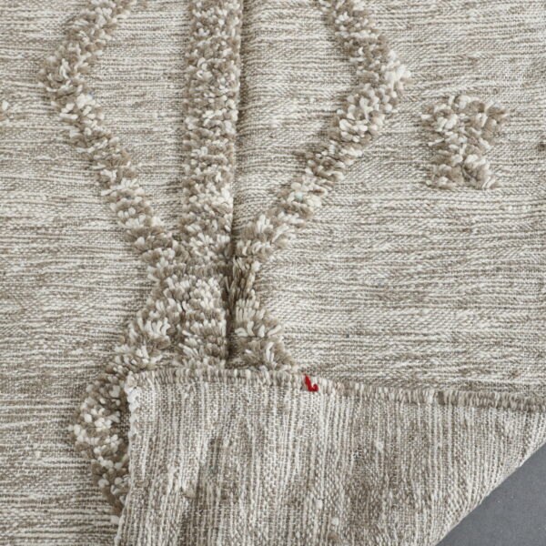 Neutral Moroccan Beni Ourain Kilim with Diamond Motif - Image 3