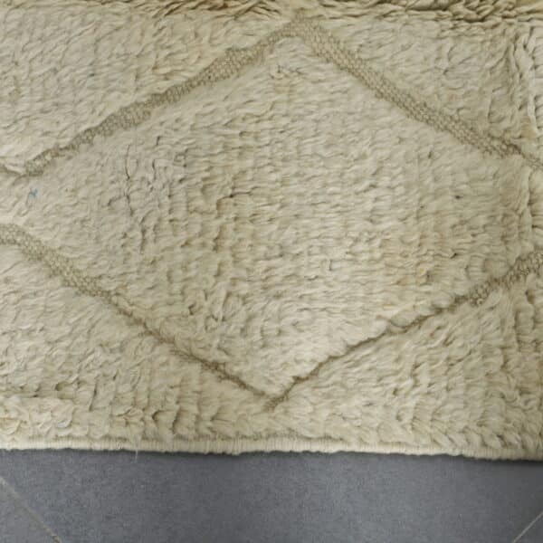 Handmade Moroccan Beni Ouarain Rug with Subtle Diamond Lattice - Image 5