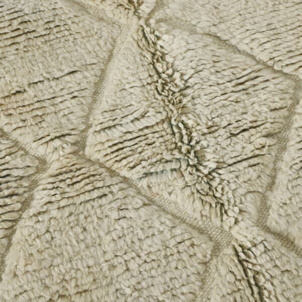 Handmade Moroccan Beni Ouarain Rug with Subtle Diamond Lattice - Image 3