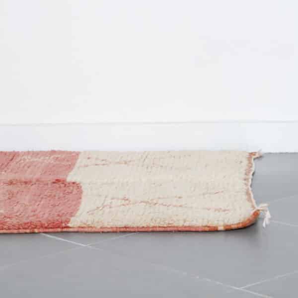 Handmade Moroccan Beni Ouarain Rug with Color Block and Minimalist Symbols - Image 4