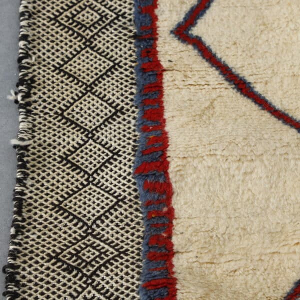 Handmade Moroccan Berber Rug with Diamond Lattice and Decorative Borders - Image 4