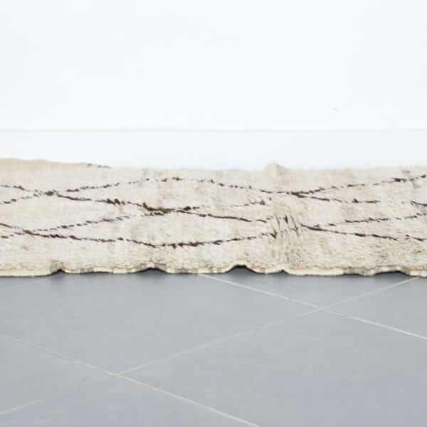Handmade Moroccan Beni Ouarain Rug with Classic Diamond Lattice - Image 3