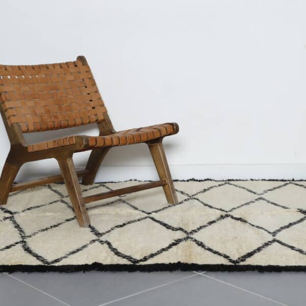 Large Handmade Moroccan Beni Ouarain Rug with Classic Diamond Lattice - Image 5