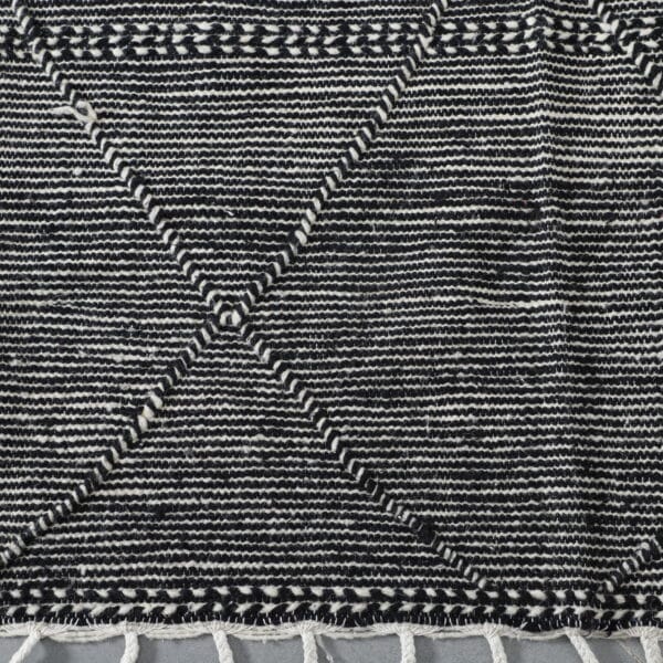 Large Moroccan Zanafi Kilim with Diamond Pattern - Image 2