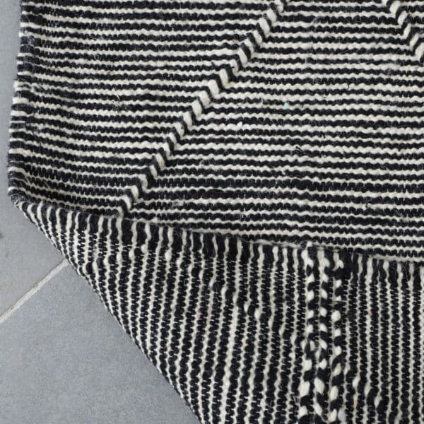 Large Moroccan Zanafi Kilim with Diamond Pattern - Image 5