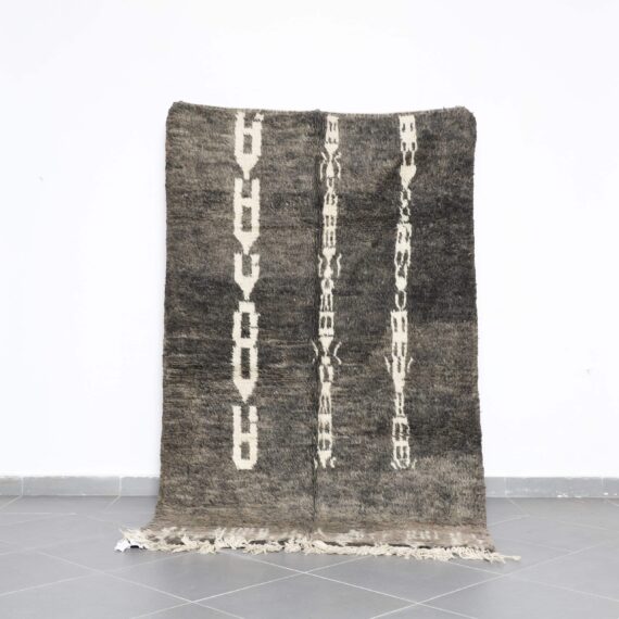 Black and White Boujaad Rug 7.9x4.8 Ft handmade in Morocco with tribal motifs