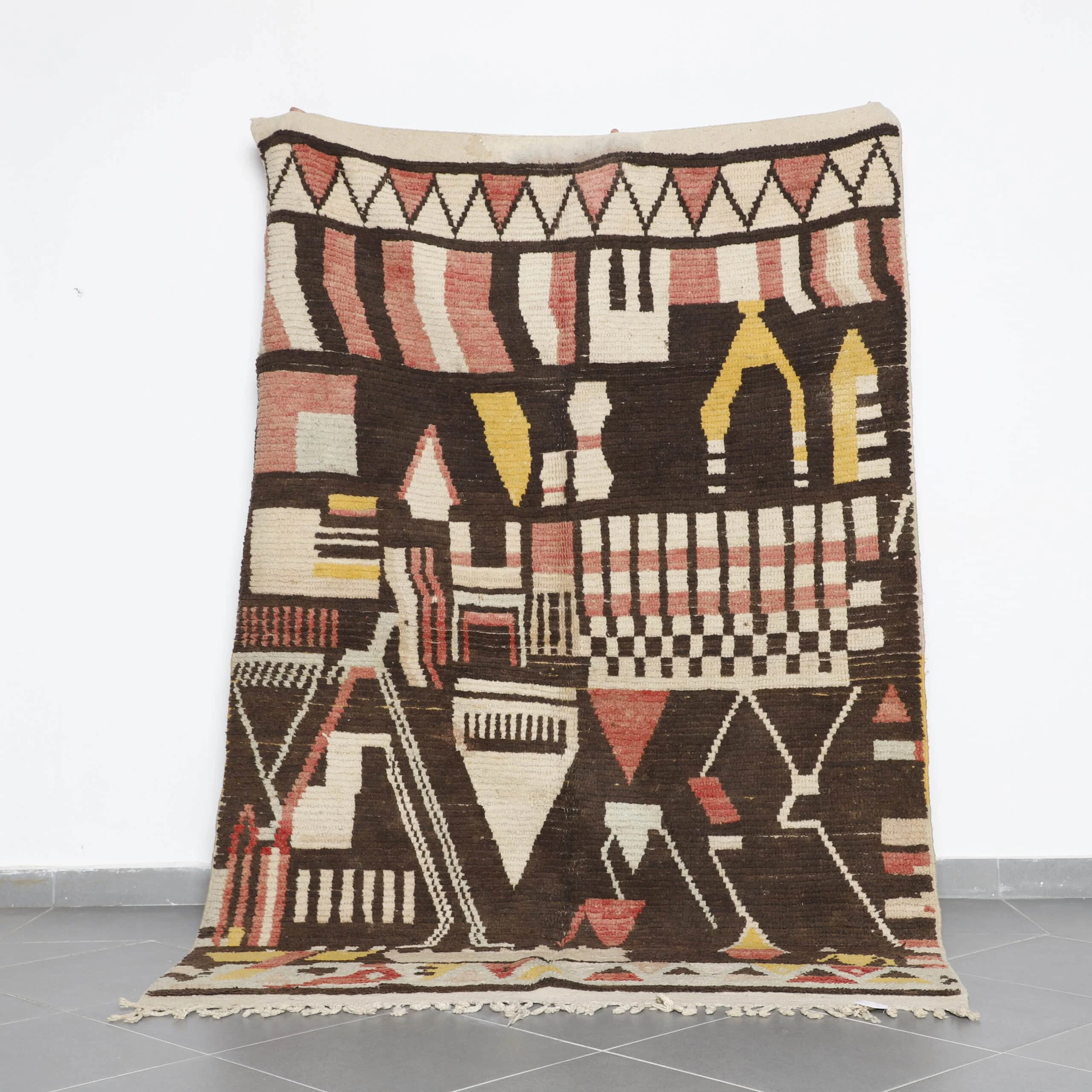 Vintage Boujaad Rug 8.4×5.6 Ft