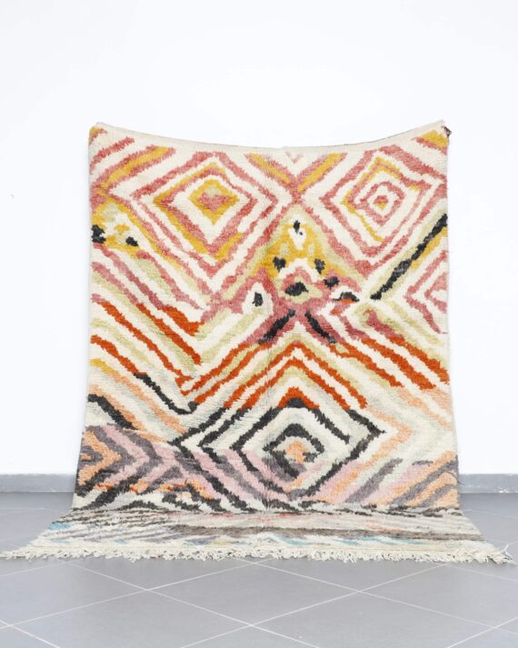 Zigzag Boujaad Rug 8.7x6.2 Ft handmade in Morocco with tribal Amazigh patterns
