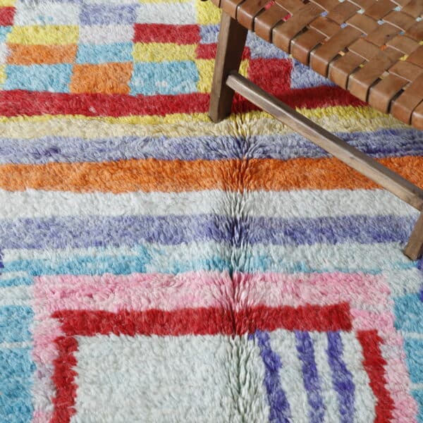 Abstract Boujaad Rug 8.5x5.6 Ft – Handmade Moroccan Wool - Image 2