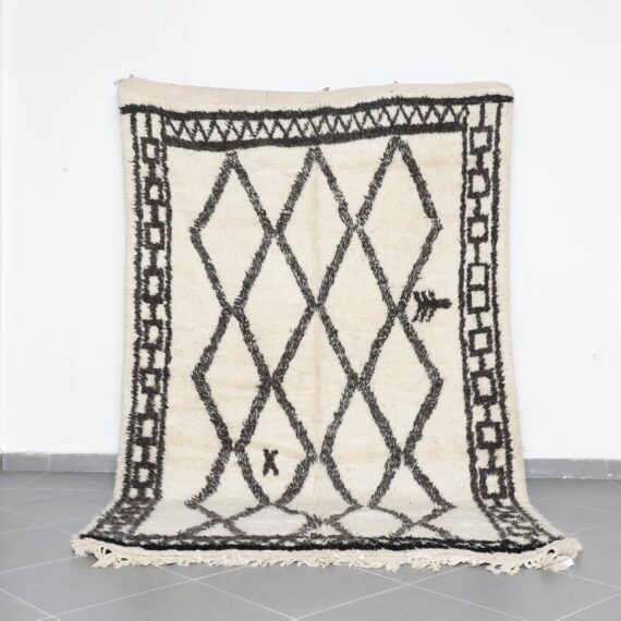 Beni Ourain Rug 9.5x6.1 Ft handknotted in Morocco with Amazigh line patterns