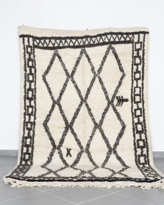 Beni Ourain Rug 9.5x6.1 Ft handknotted in Morocco with Amazigh line patterns