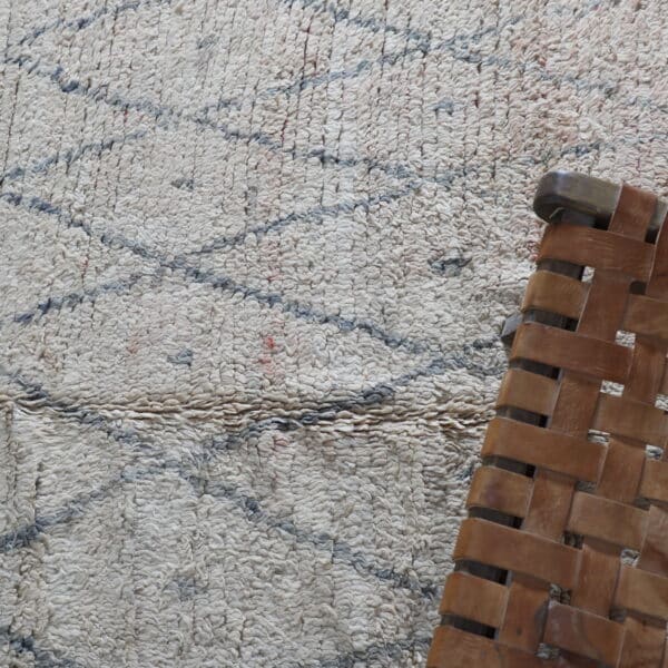 Vintage Oulmes Rug 10.0x6.3 Ft – Handknotted Faded Cream Wool - Image 3
