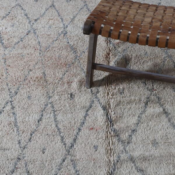 Vintage Oulmes Rug 10.0x6.3 Ft – Handknotted Faded Cream Wool - Image 5
