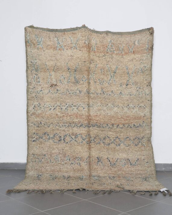 Old Beni Mguild Carpet 8.0x5.4 Ft handknotted in Morocco