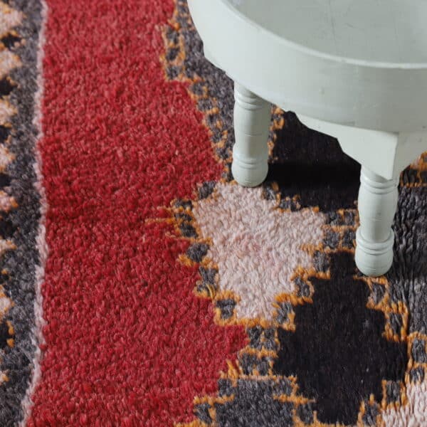 Taznakht Vintage Rug 5.7x3.2 Ft – Handcrafted Moroccan Art - Image 4