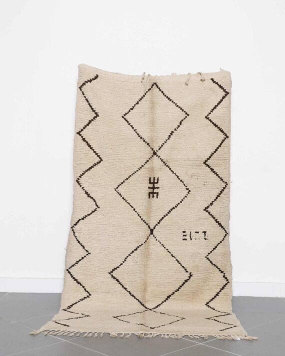 Black and White Azilal Rug – 6.8x3.5 Ft