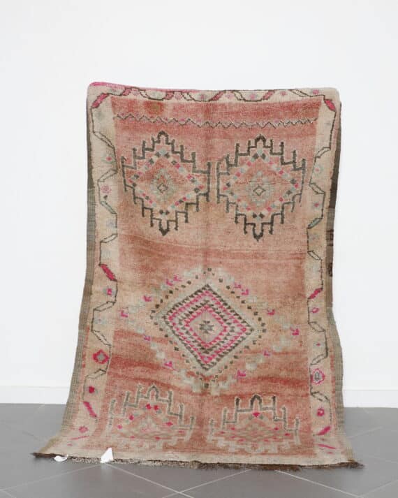 Vintage Boujaad Rug 8.4x4.8 Ft handcrafted from Moroccan wool