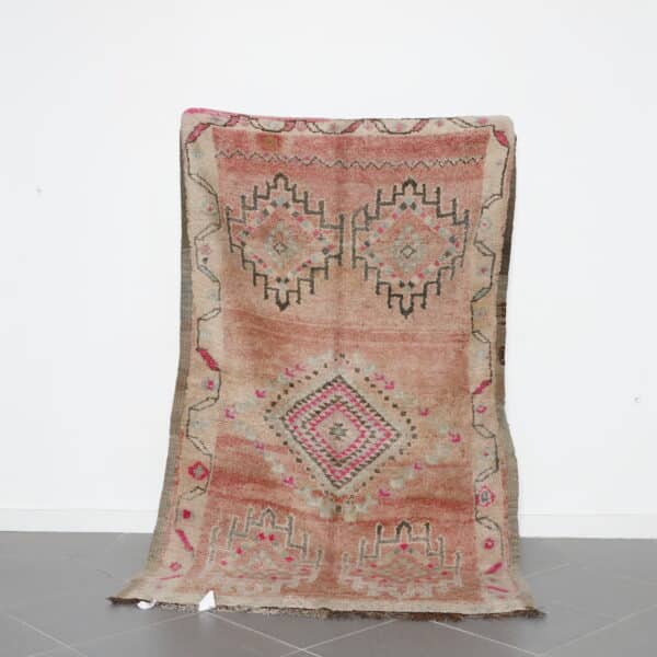 Vintage Boujaad Rug 8.4x4.8 Ft handcrafted from Moroccan wool