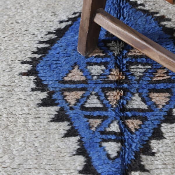 Vintage Azilal Rug 7.2x4.1 Ft – Moroccan Wool Artwork - Image 2