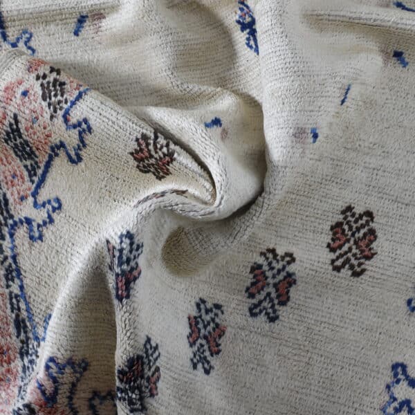 Taznakht Rug 5.4x3.0 Ft – Faded Cream Moroccan Carpet - Image 2