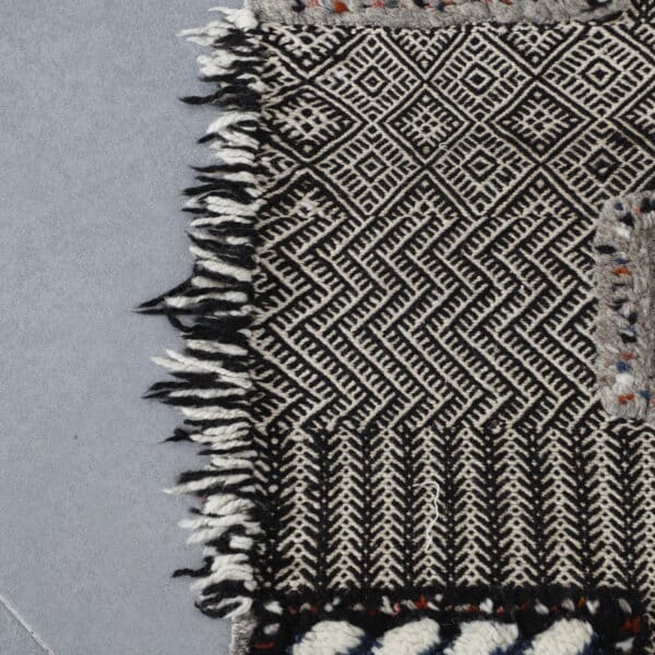 Vintage Zanafi Kilim 6.6x3.6 Ft – Handmade Moroccan Flatweave - Image 4