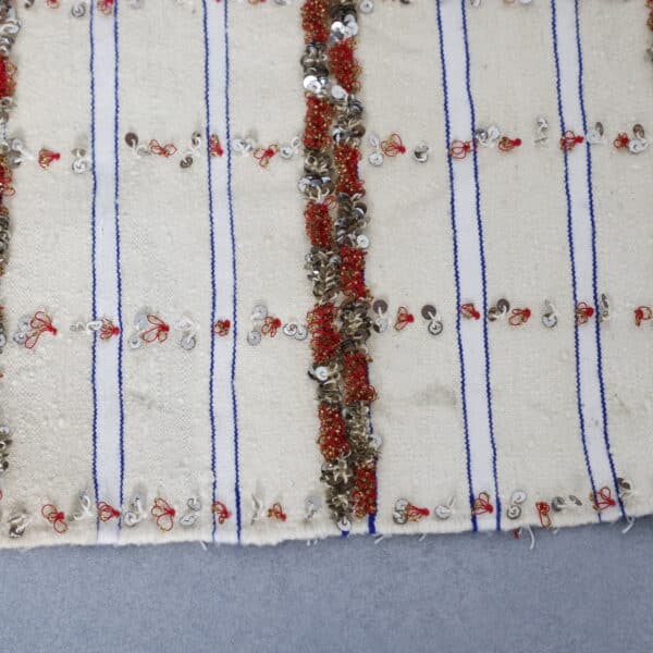Wedding Blanket 8.7x4.8 Ft – Handmade Moroccan Textile - Image 3