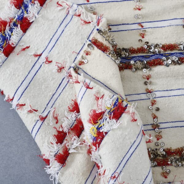 Wedding Blanket 8.7x4.8 Ft – Handmade Moroccan Textile - Image 5