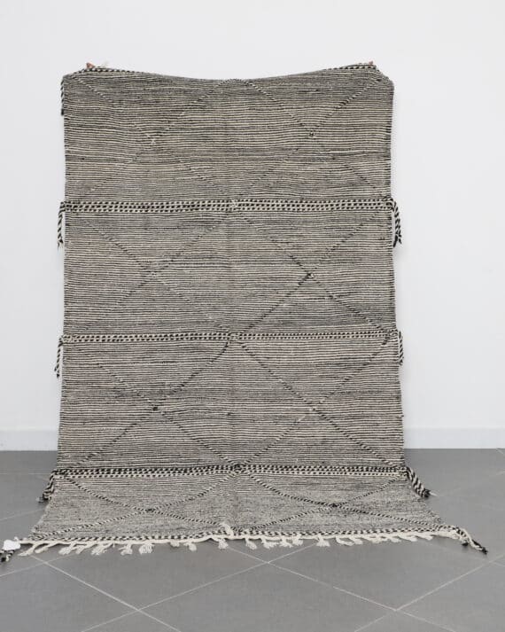 Zanafi Kilim 8.2x4.8 Ft handmade in Morocco with Amazigh tribal motifs