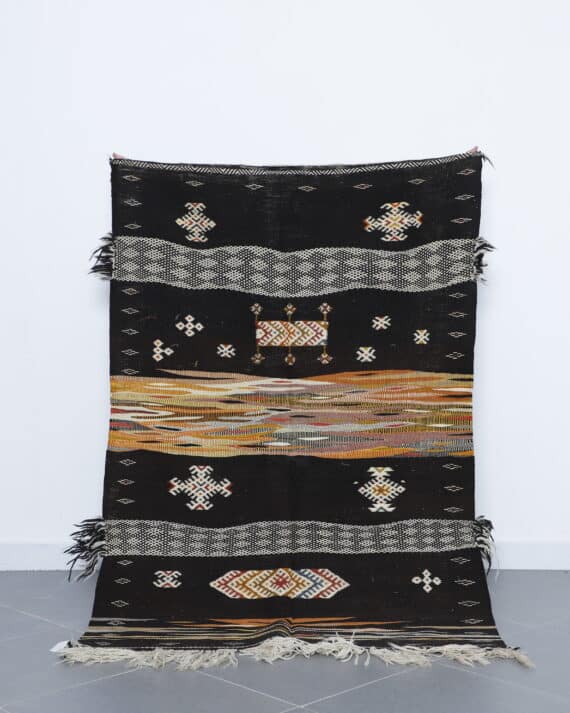 Vintage Kilim Rug 5.7x3.9 Ft handmade in Morocco with tribal Amazigh motifs