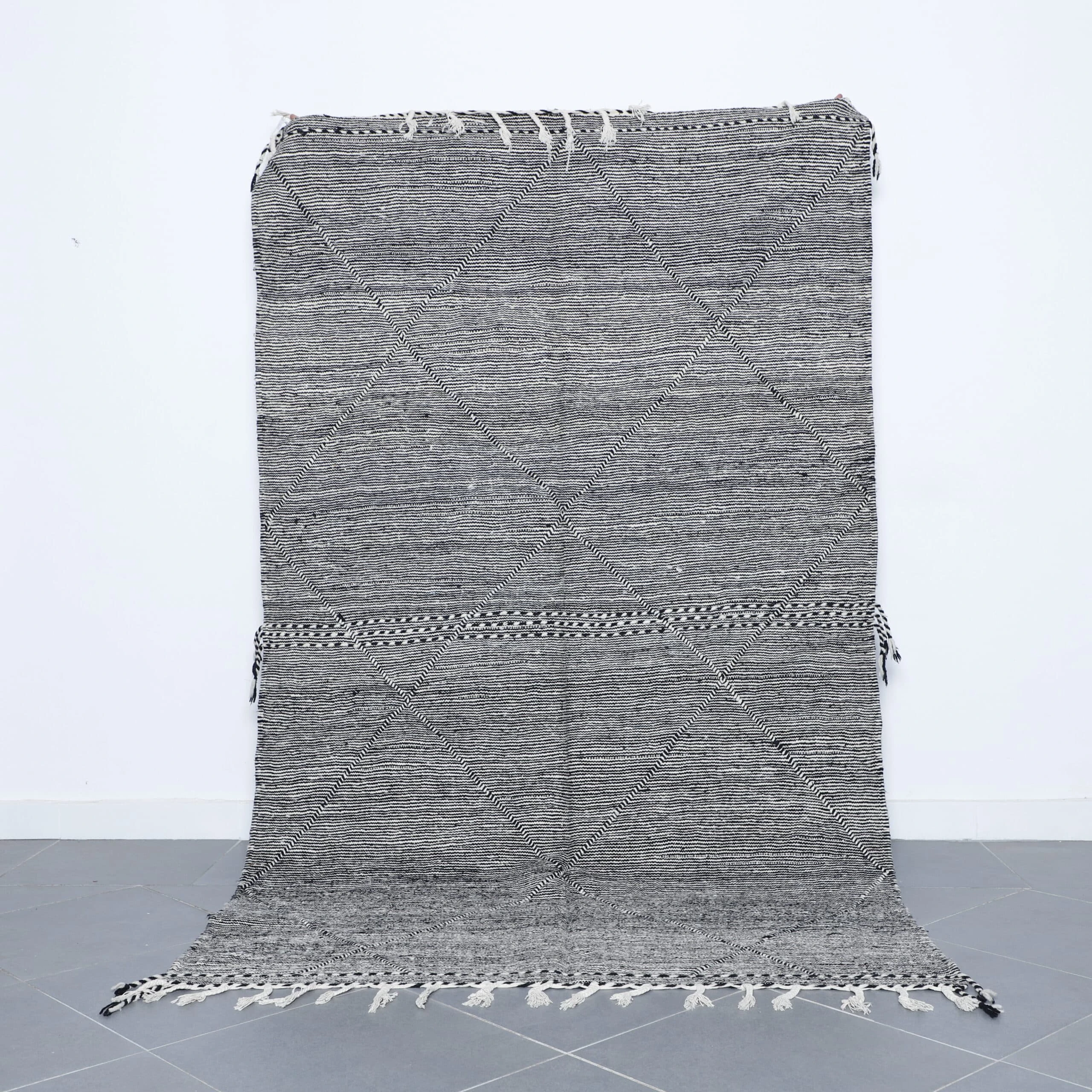 Zanafi Kilim 8.6x5.1 Ft – Handmade Moroccan Flatweave