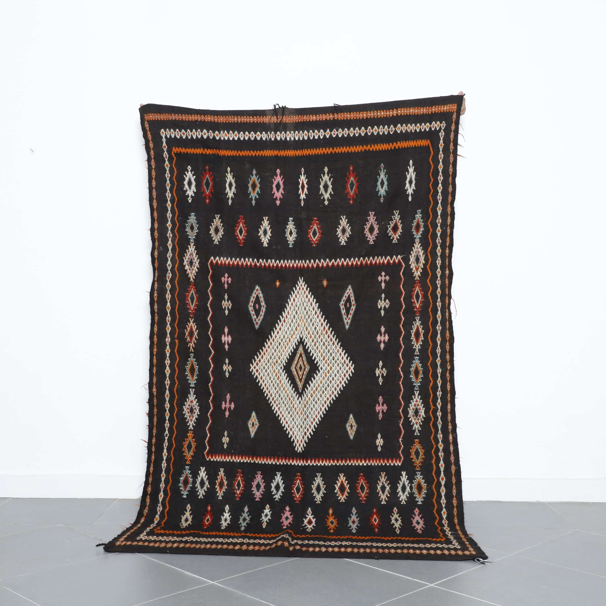 Vintage Taznakht Kilim Rug 7.5x4.5 Ft handmade in Morocco with Amazigh motifs
