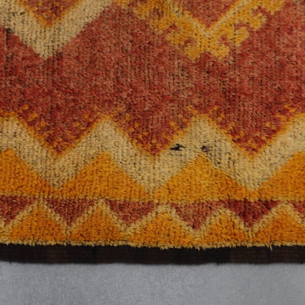 Vintage Taznakht 4.9x2.3 Ft – Handmade Moroccan Wool Rug - Image 3