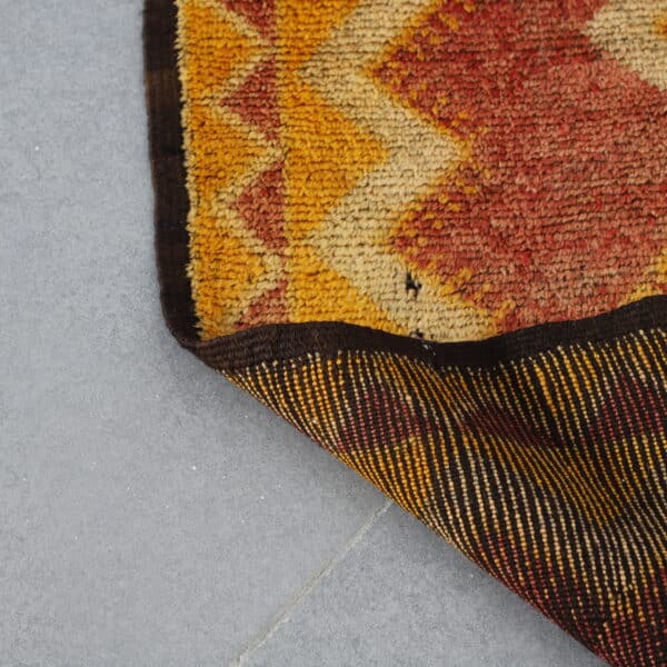 Vintage Taznakht 4.9x2.3 Ft – Handmade Moroccan Wool Rug - Image 5