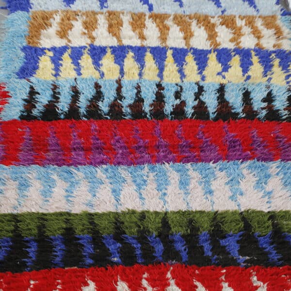 Boucherouite 8.4x2.7 Ft – Handmade Moroccan Rug - Image 4